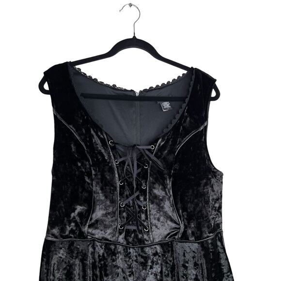 Crushed Black Velvet Corseted Gothic Dress Black Eyelet Trim Torrid Size 1 ~ 1X - Picture 3 of 14